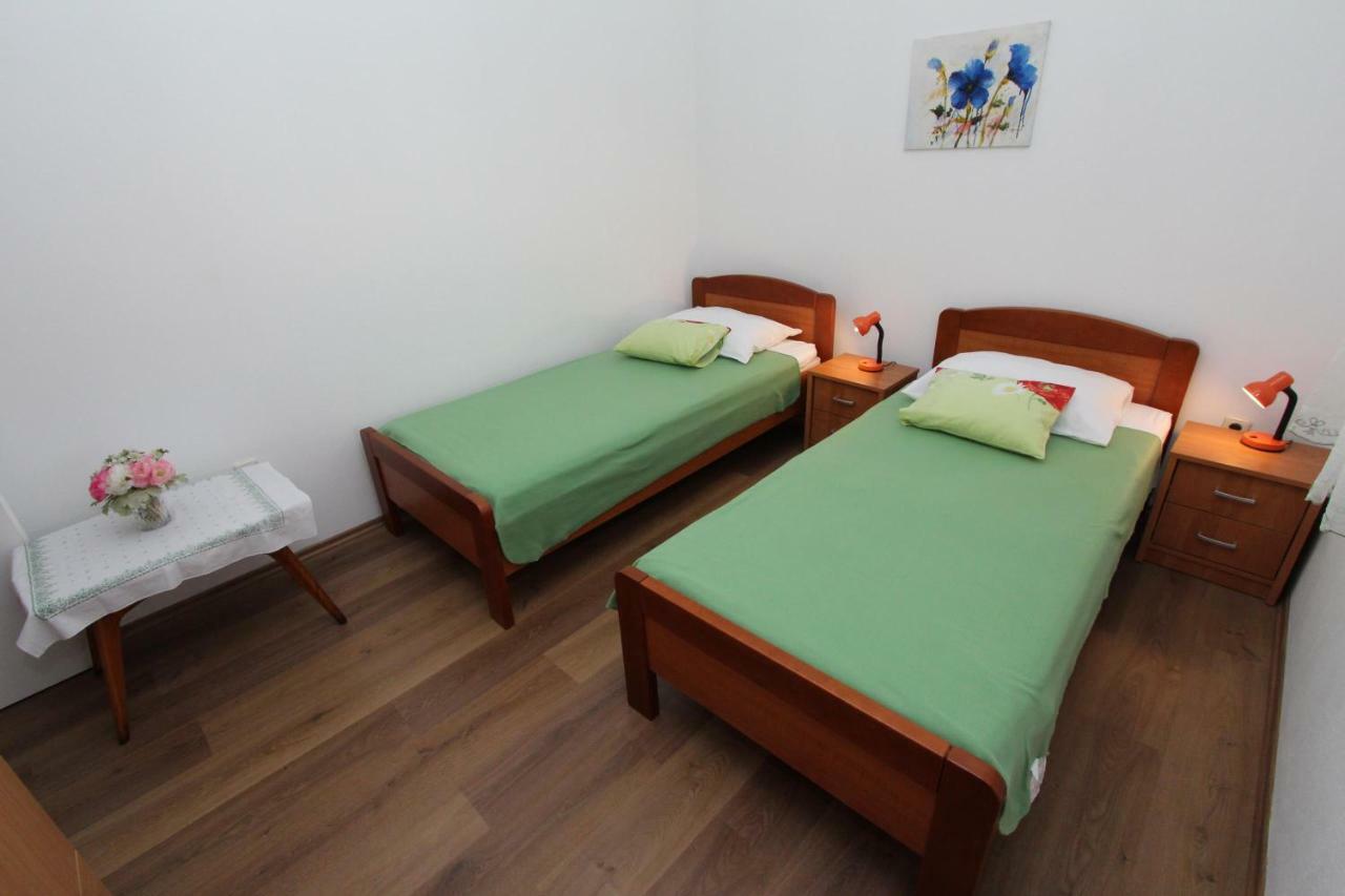 Apartament Dina *