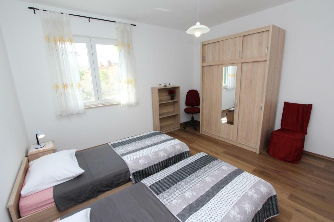 Apartament Dina *
